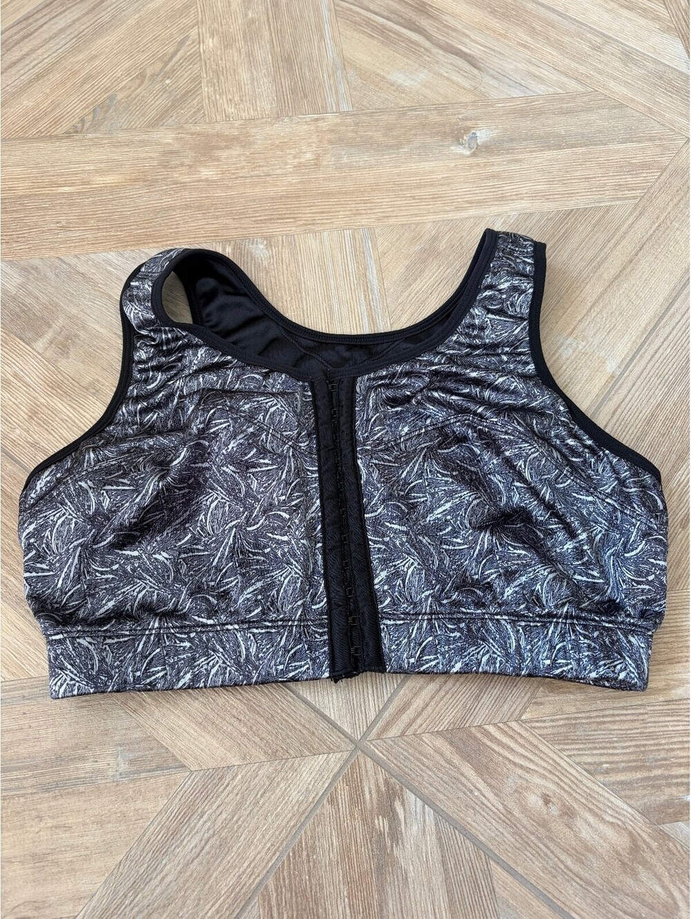 Enell Sport Hight Impact Bra Black White Size 3 Bust 41" - 45" Activewear Sporty